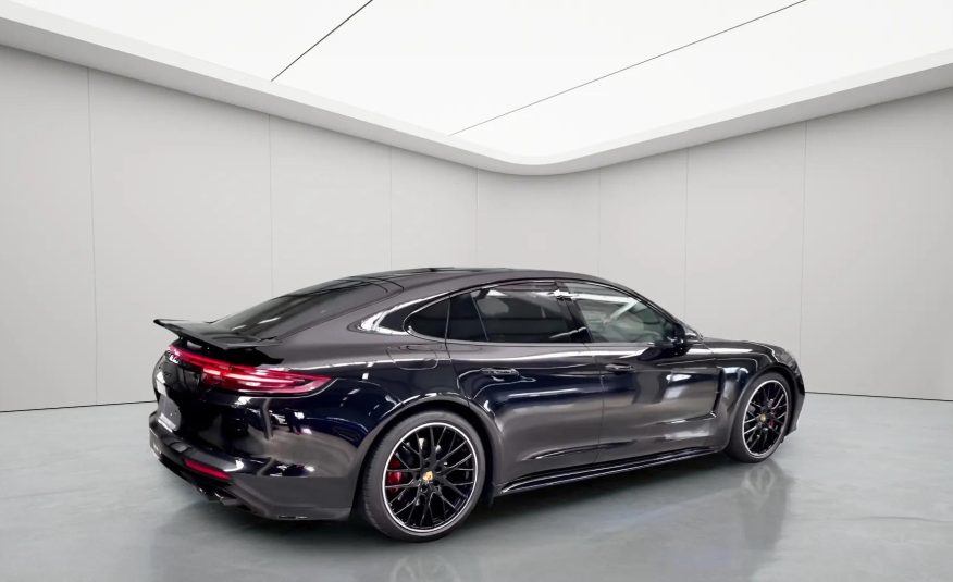 2020 Porsche Panamera GTS Sport Turismo